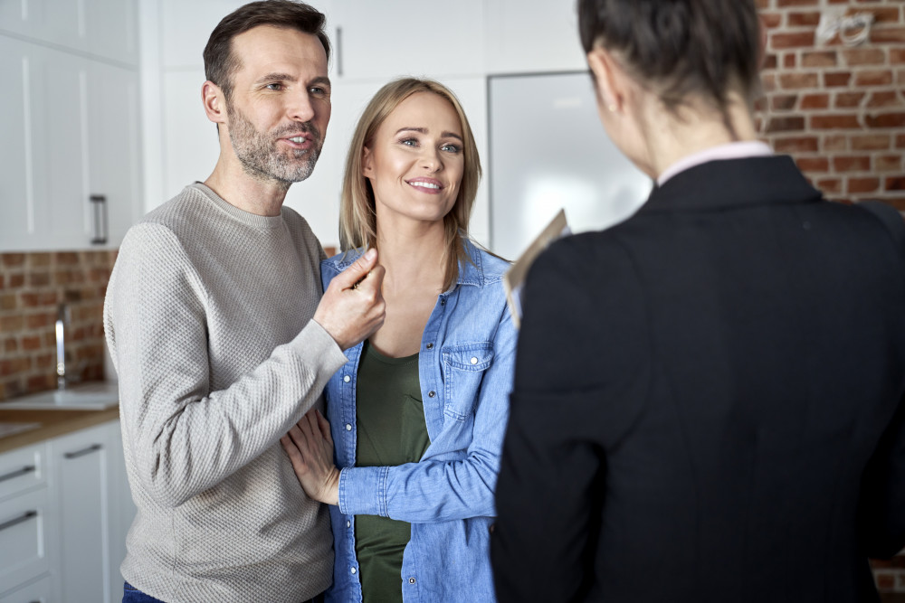 Acheter à deux avec un apport différent : comment réussir son investissement immobilier en couple